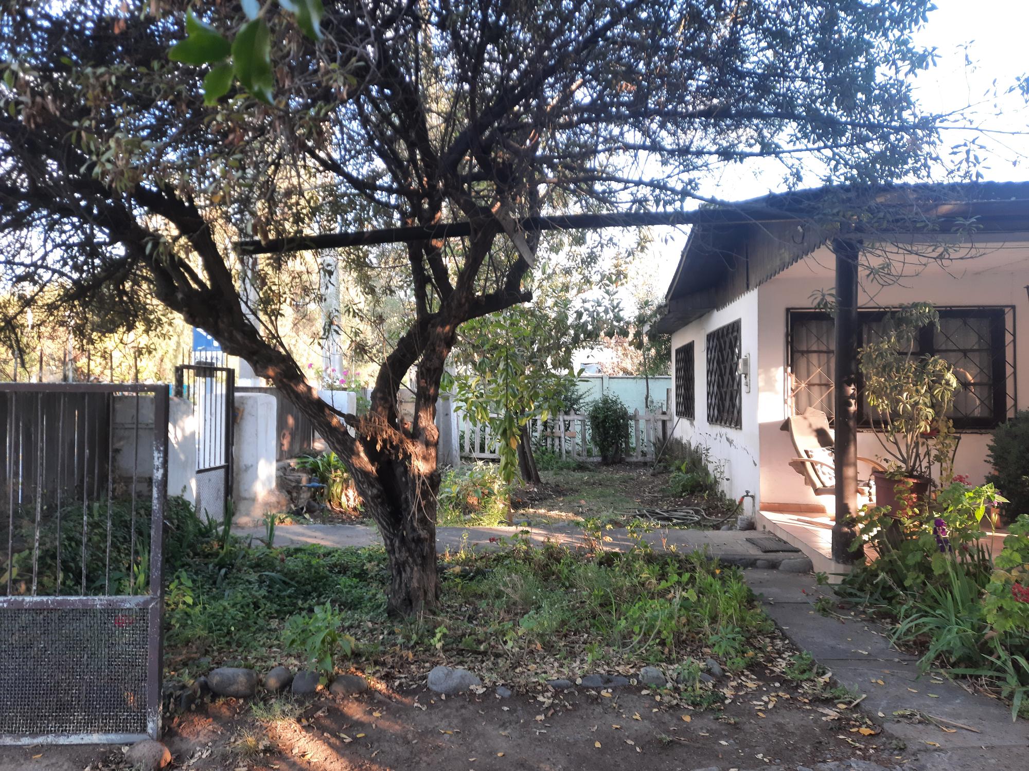 PROPIEDAD DE ESQUINA HABITACIONAL, APTA PARA COMERCIAL